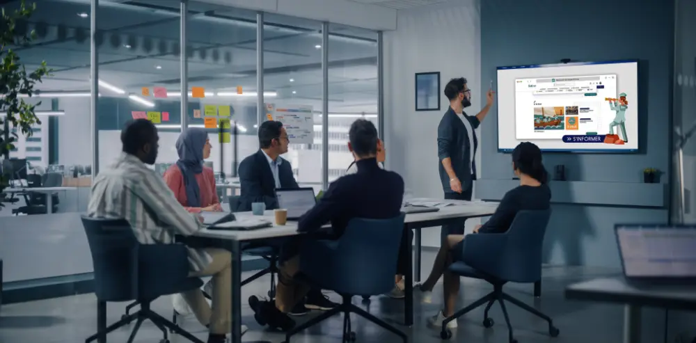 équipe de motion designer, expert SEO et sound designer en train de travailler sur un projet de motion design